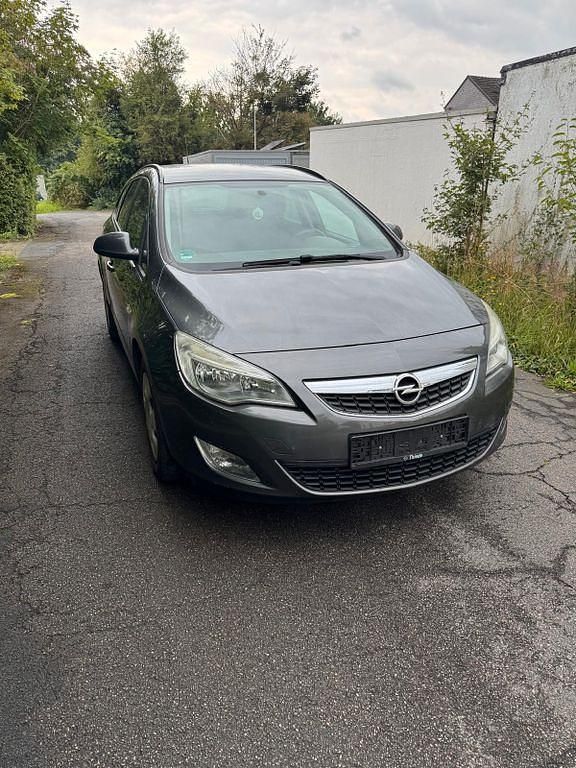 Gebraucht Opel Astra Sport 116 PS (85 kW) 2011 Andere farben Kombi