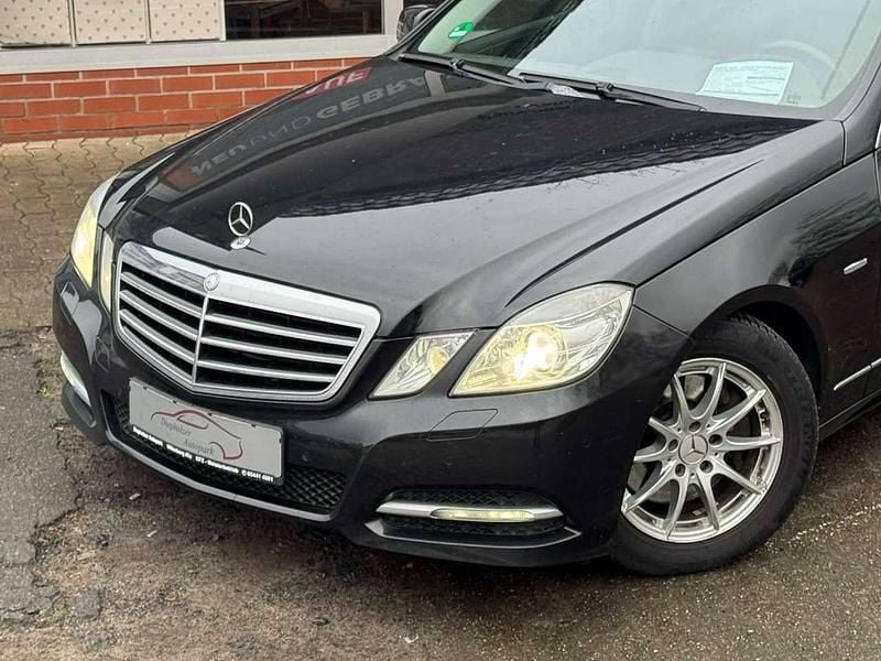 Gebraucht Mercedes E350 231 PS (169 kW) 2011 Obsidianschwarz  metalliclack Kombi
