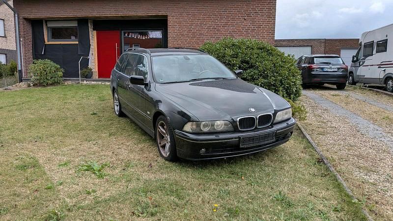 Schwarz Gebraucht 2003 BMW 525 Kombi | 1.300 € (Superpreis) - Bild 1/4