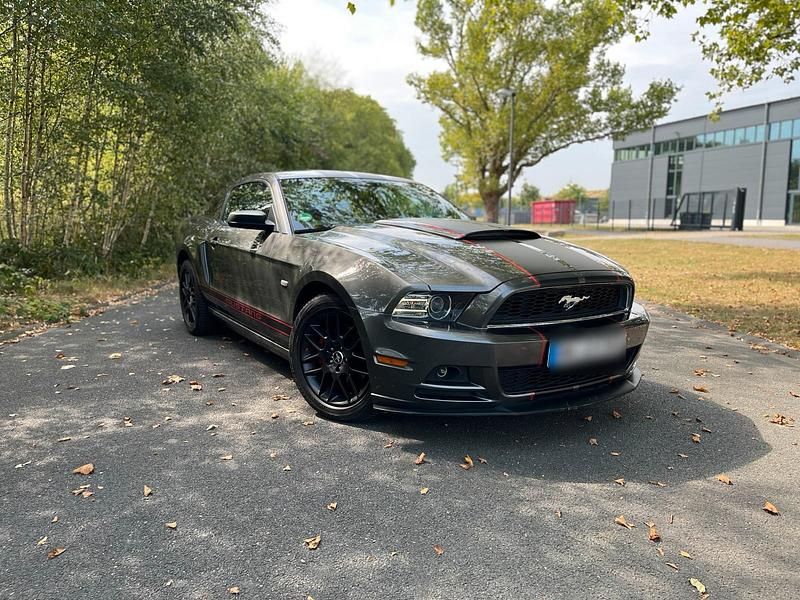 Grau Gebraucht 2014 Ford Mustang Coupé | 17.500 € (Fairer Preis) - Bild 1/4