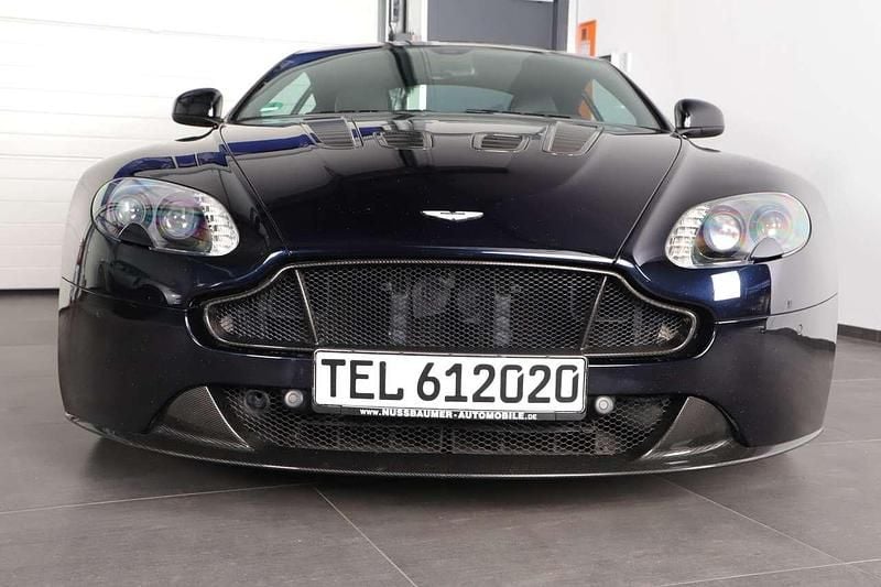 Ultramarine black amr special Gebraucht 2016 Aston Martin V12 Vantage Coupé | 114.889 € (Superpreis) - Bild 1/4