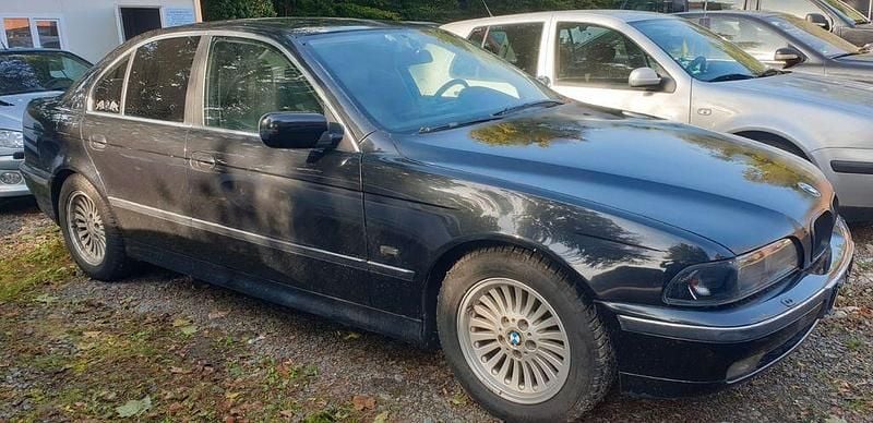 Schwarz Gebraucht 2000 BMW 528 Limousine | 1.790 € - Bild 1/4