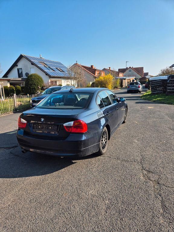 Gebraucht BMW 320 150 PS (110 kW) 2006 Blau Limousine