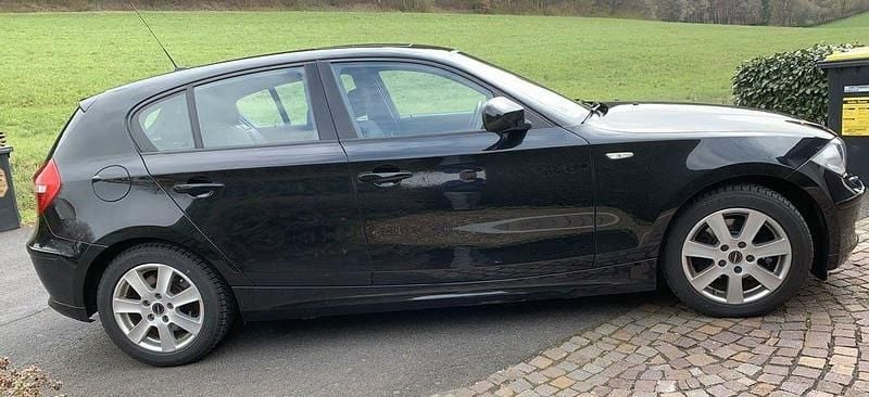 Gebraucht BMW 118 143 PS (105 kW) 2010 Schwarz Kleinwagen