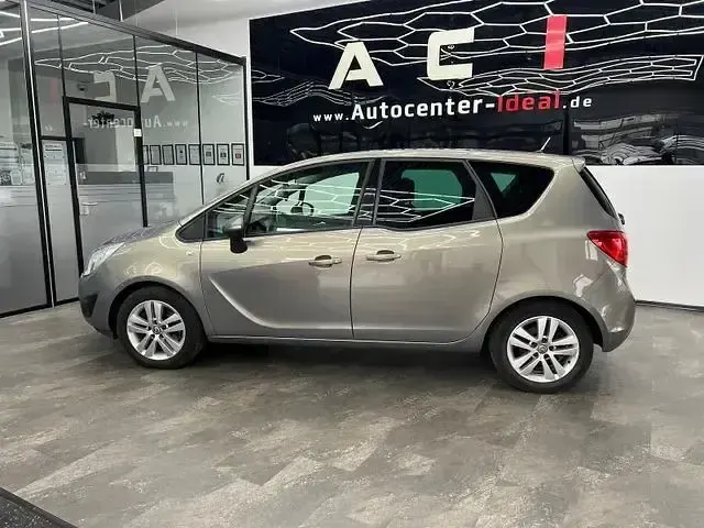 Gebraucht Opel Meriva Design Edition 140 PS (102 kW) 2011 Braun Van / Kleinbus