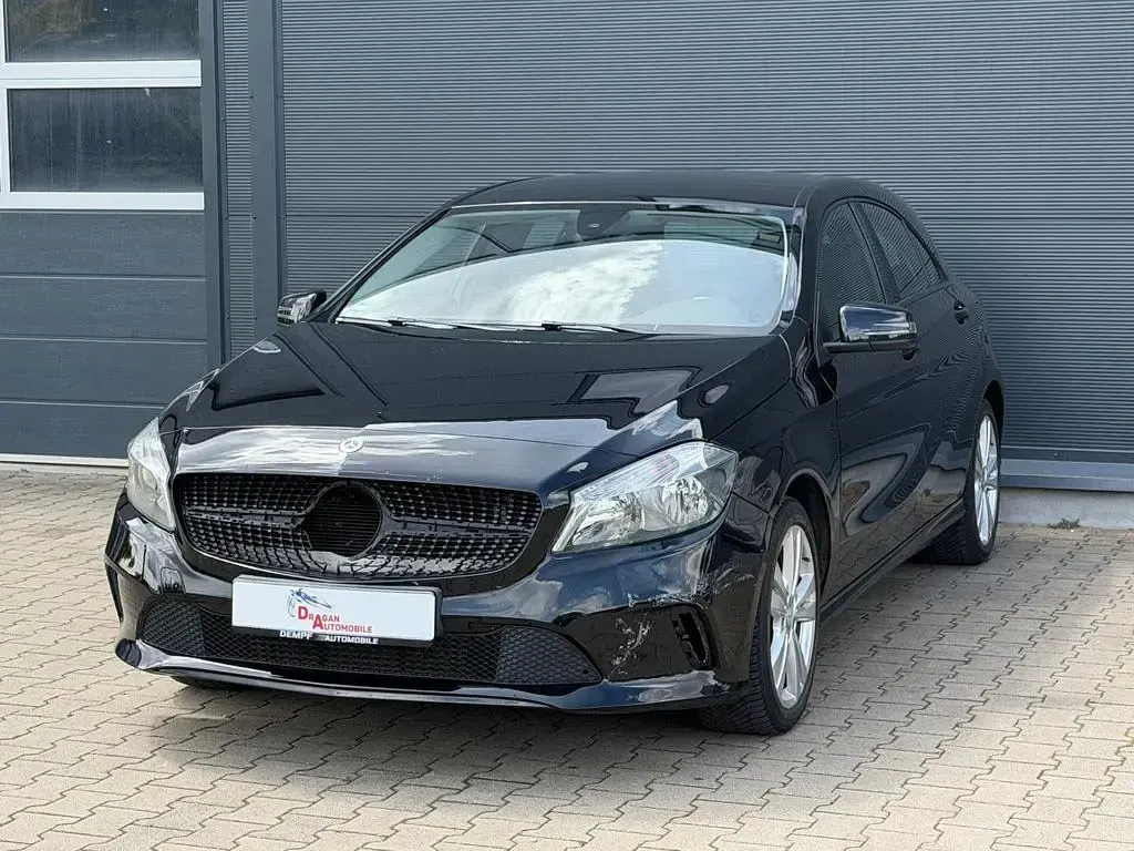 Gebraucht Mercedes A160 90 PS (66 kW) 2017 Schwarz Limousine