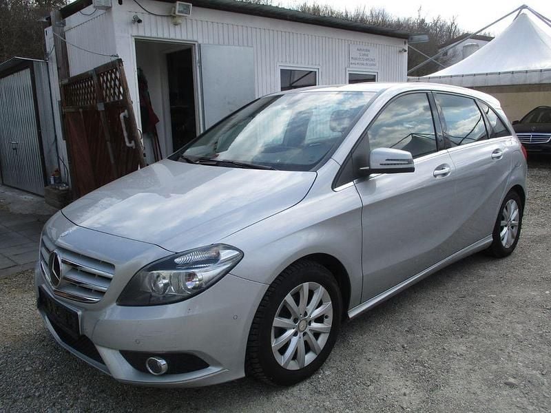 Gebraucht Mercedes B180 122 PS (89 kW) 2014 Silber Van / Kleinbus