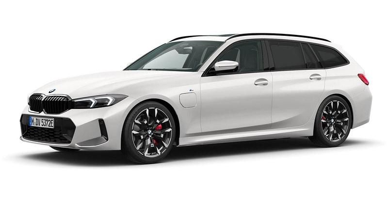 Weiß Gebraucht 2024 BMW 330e Comfort Edition Kombi | 51.425 € - Bild 1/4