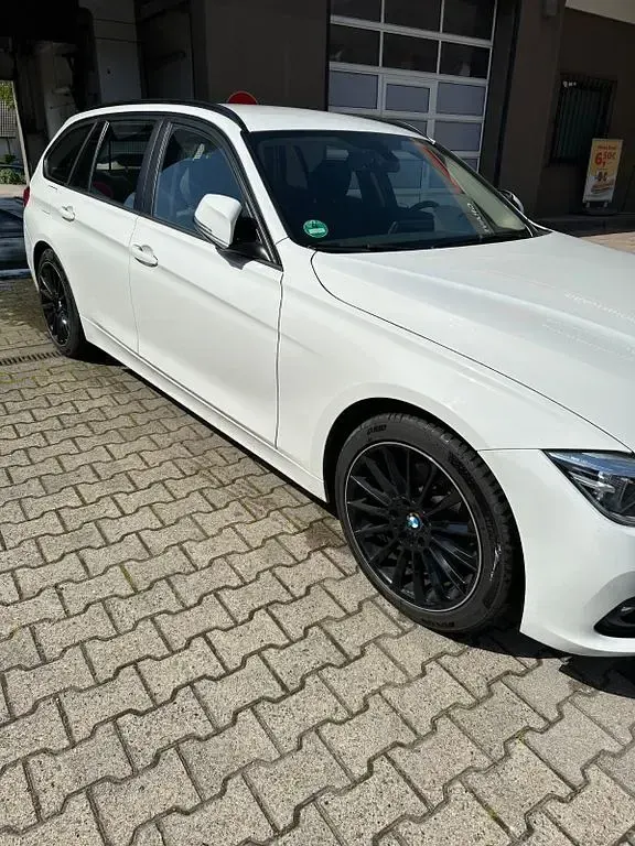 Gebraucht BMW 320 Advantage 190 PS (139 kW) 2019 Weiß Kombi