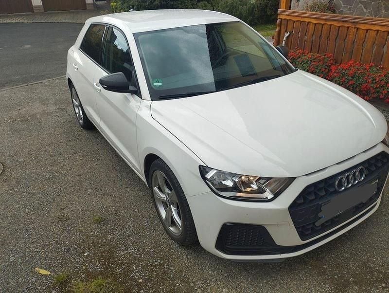 Weiß Gebraucht 2019 Audi A1 Sportback Kleinwagen | 17.990 € (Superpreis) - Bild 1/4