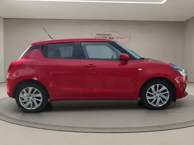 Używany Suzuki Swift 83 KM (61 kW) 2023 Czerwony Hatchback