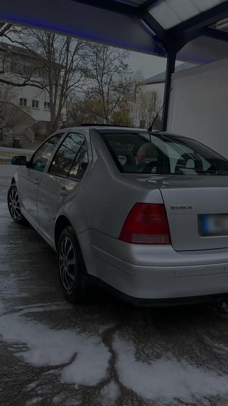 Second-hand VW Bora 110 CP (80 kW) 2000 Gri Berlinǎ