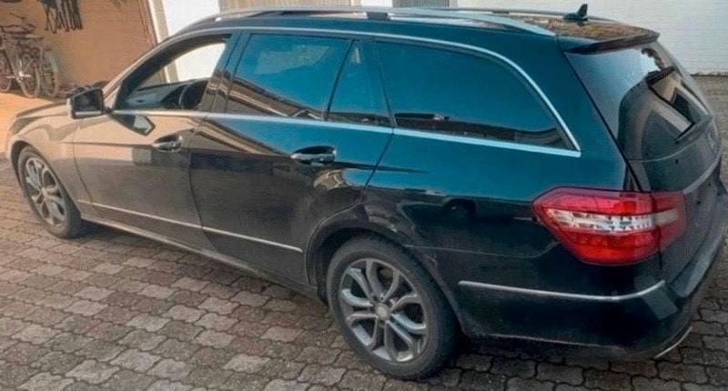 Gebraucht Mercedes E220 170 PS (125 kW) 2012 Schwarz Kombi