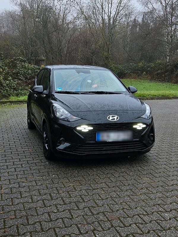 Schwarz Gebraucht 2024 Hyundai i10 Trend Kleinwagen | 15.900 € (Superpreis) - Bild 1/4