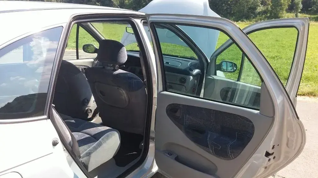 Second-hand Renault Scénic Expression 107 CP (78 kW) 2001 Gri Monovolum