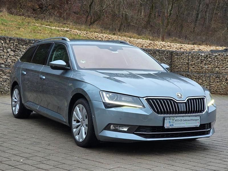 Grau Gebraucht 2015 Skoda Superb LAURIN & KLEMENT Kombi | 15.390 € (Fairer Preis) - Bild 1/4