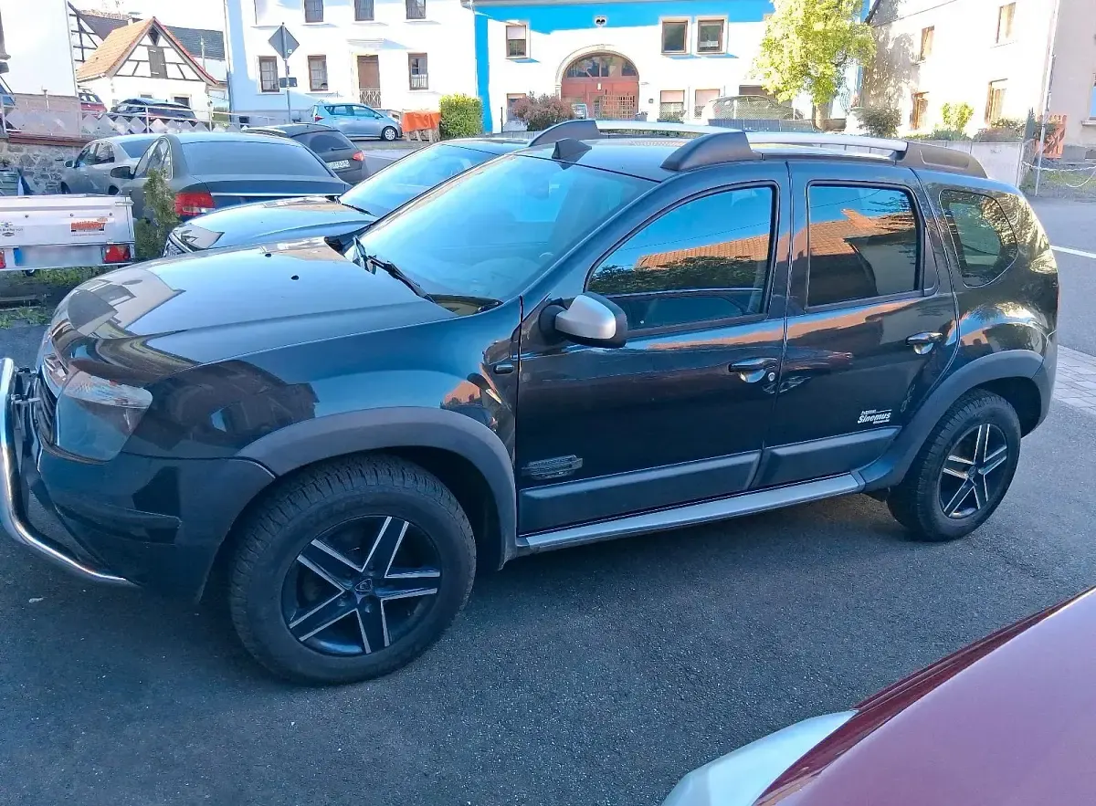 Second-hand Dacia Duster 110 CP (80 kW) 2012 Negru SUV