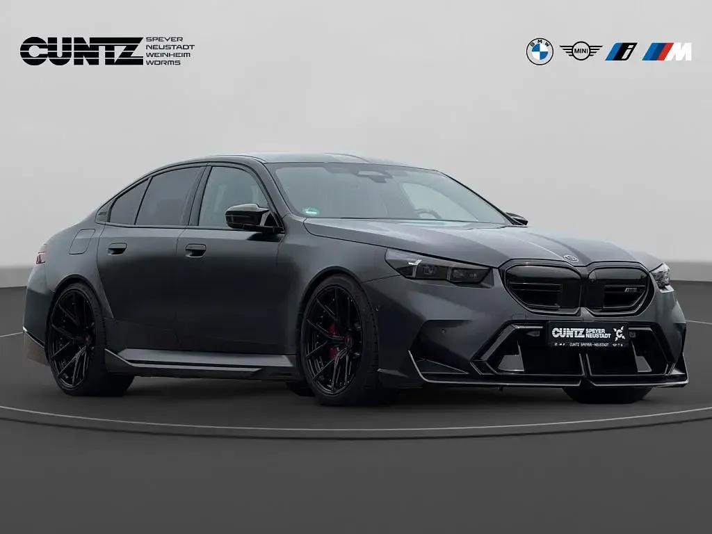 Używany BMW M5 Performance 727 KM (534 kW) 2025 Szary Sedan/Limuzyna