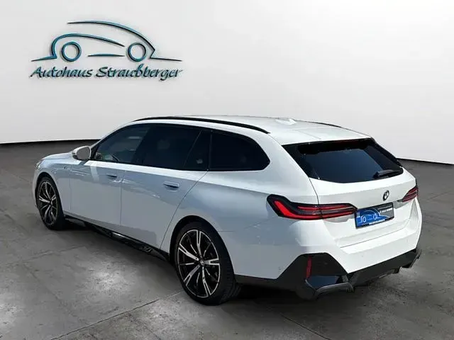 Gebraucht BMW 540 M Sport 303 PS (222 kW) 2025 Weiß Kombi