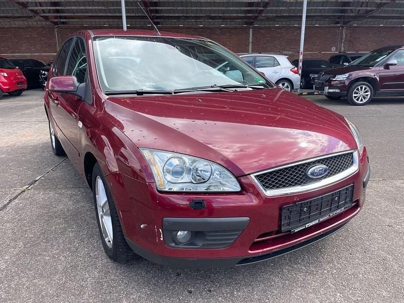 Gebraucht Ford Focus Ghia 101 PS (74 kW) 2005 Rot Kombi