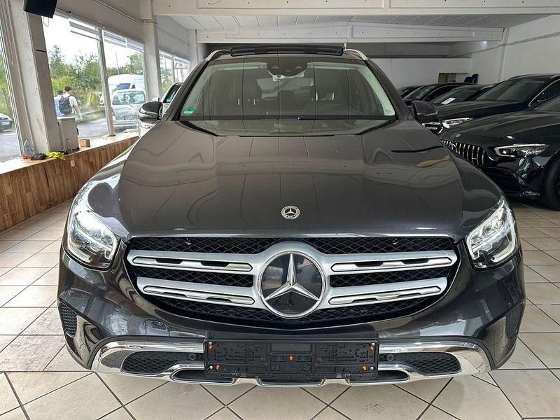 Grau Gebraucht 2020 Mercedes GLC220 SUV | 30.900 € (Fairer Preis) - Bild 1/4