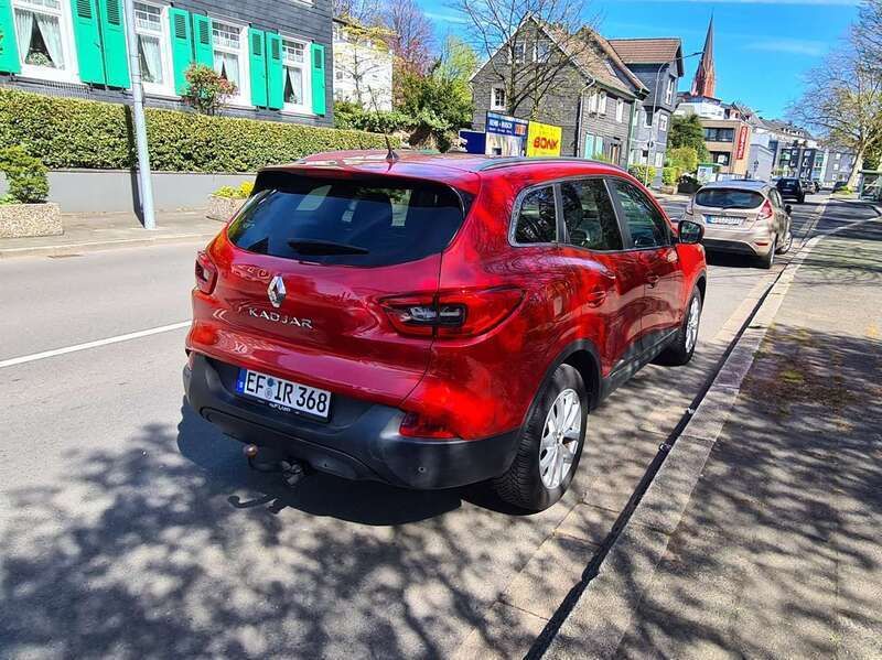 Rot Gebraucht 2015 Renault Kadjar SUV | 8.500 € (Fairer Preis) - Bild 1/4