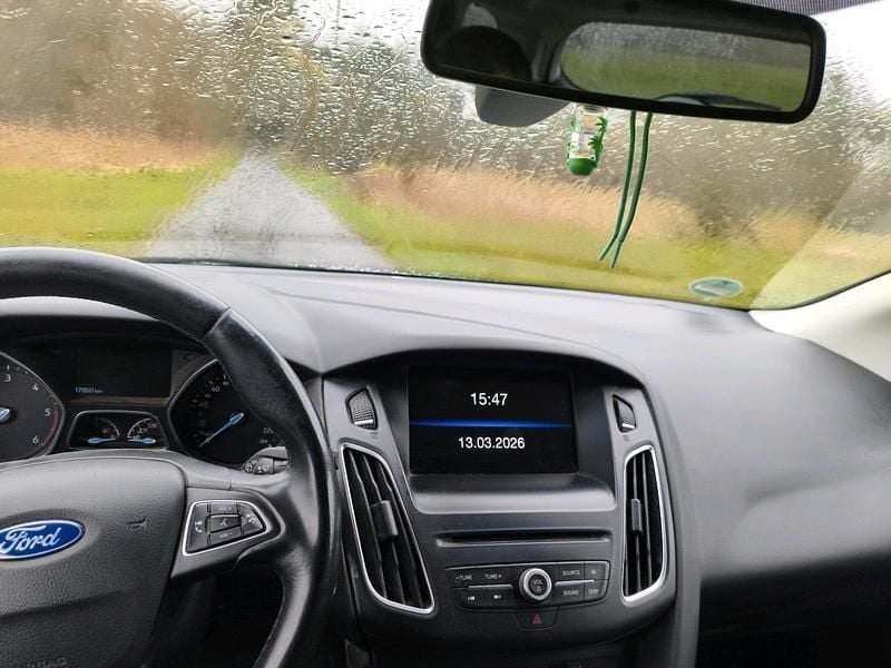 Gebraucht Ford Focus 105 PS (77 kW) 2015 Weiß Kombi