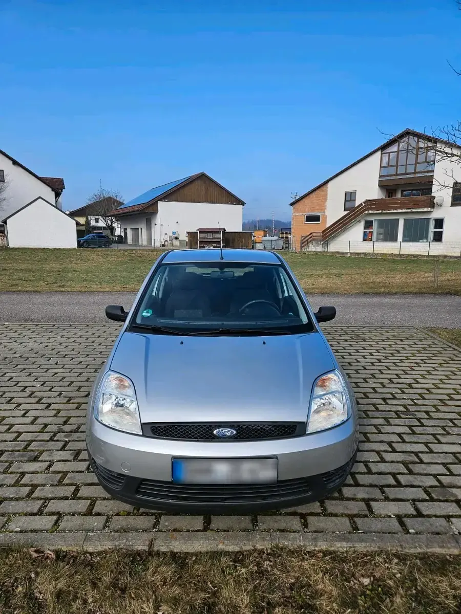 Gebraucht Ford Fiesta 60 PS (44 kW) 2004 Silber Kleinwagen