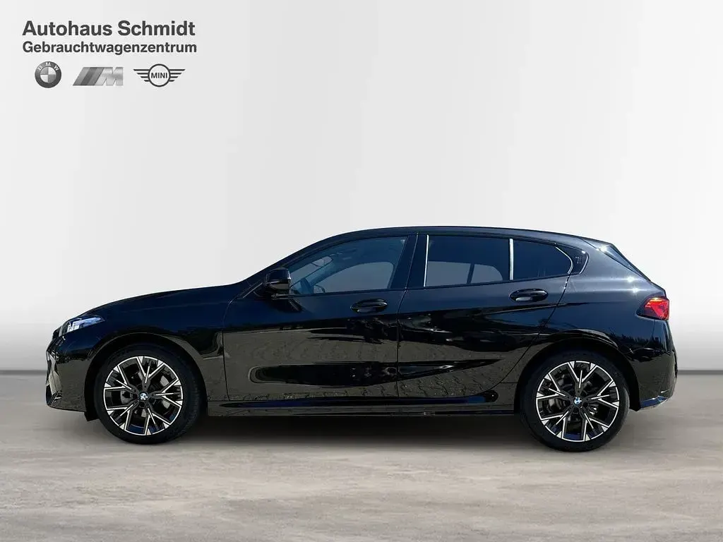 Gebraucht BMW 118 Sport Line 150 PS (110 kW) 2025 Saphirschwarz Kleinwagen