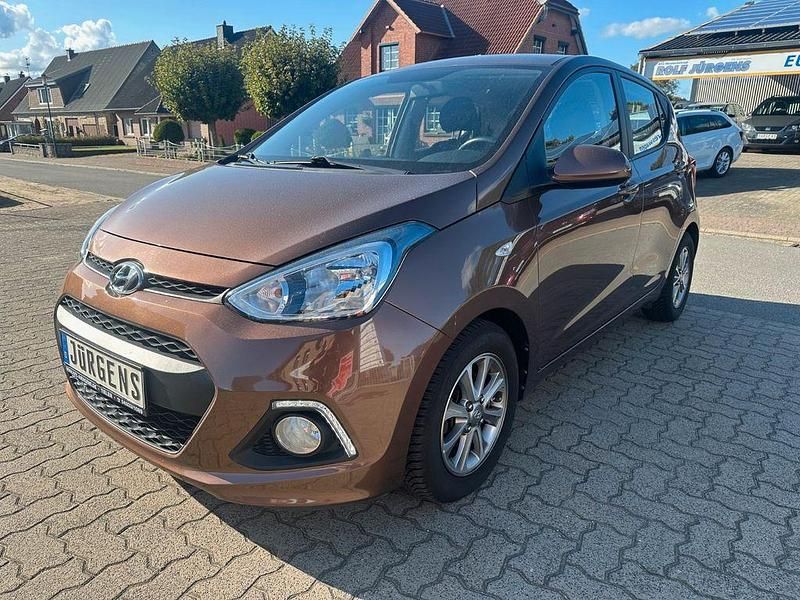 Braun Gebraucht 2016 Hyundai i10 YES! Kleinwagen | 6.990 € (Fairer Preis) - Bild 1/4