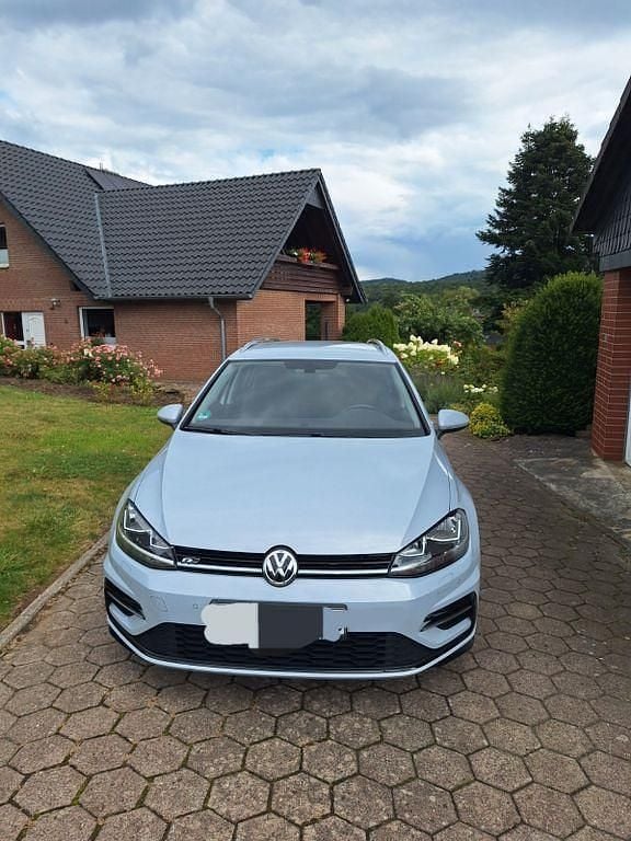 Silber Gebraucht 2018 VW Golf VII R-line Plus Kombi | 18.000 € (Etwas zu teuer) - Bild 1/4