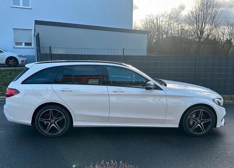 Weiß Gebraucht 2018 Mercedes C200 AMG Kombi | 15.000 € - Bild 1/4