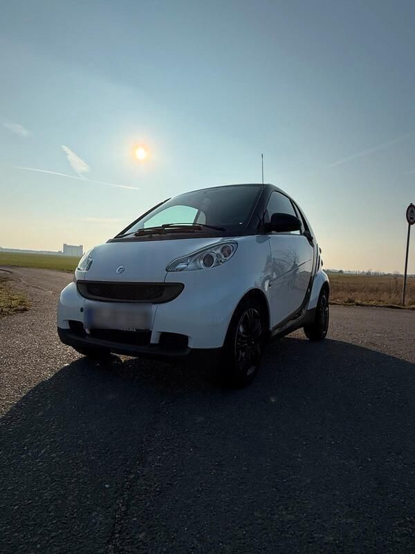 Weiß Gebraucht 2011 Smart ForTwo Coupé Coupé | 4.800 € (Fairer Preis) - Bild 1/4