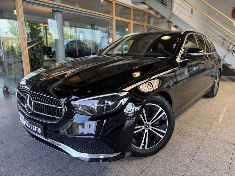Schwarz Gebraucht 2021 Mercedes E200 Avantgarde Limousine | 25.990 € (Guter Preis) - Bild 1/4