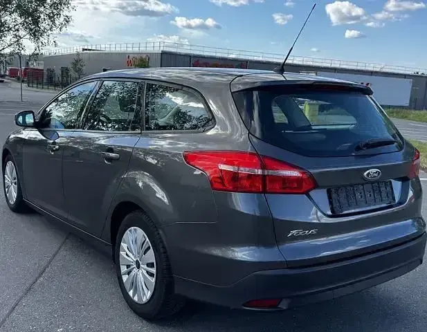 Używany Ford Focus 120 KM (88 kW) 2015 Szary Sedan/Limuzyna