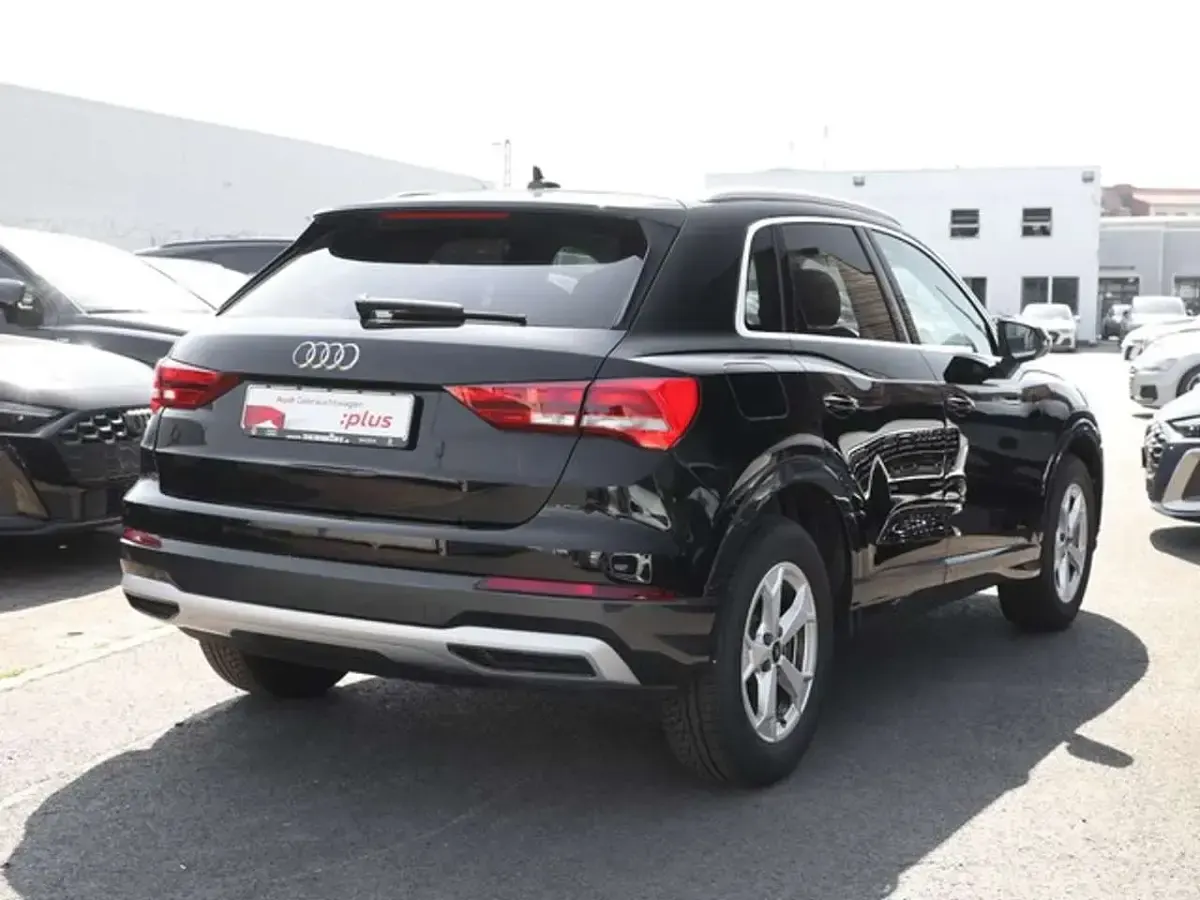 Gebraucht Audi Q3 Comfort 150 PS (110 kW) 2025 Mythosschwarz metallic SUV