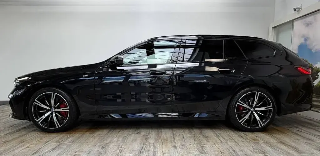 Gebraucht BMW 540 M Sport 303 PS (222 kW) 2025 (0475) saphirschwarz metallic Kombi