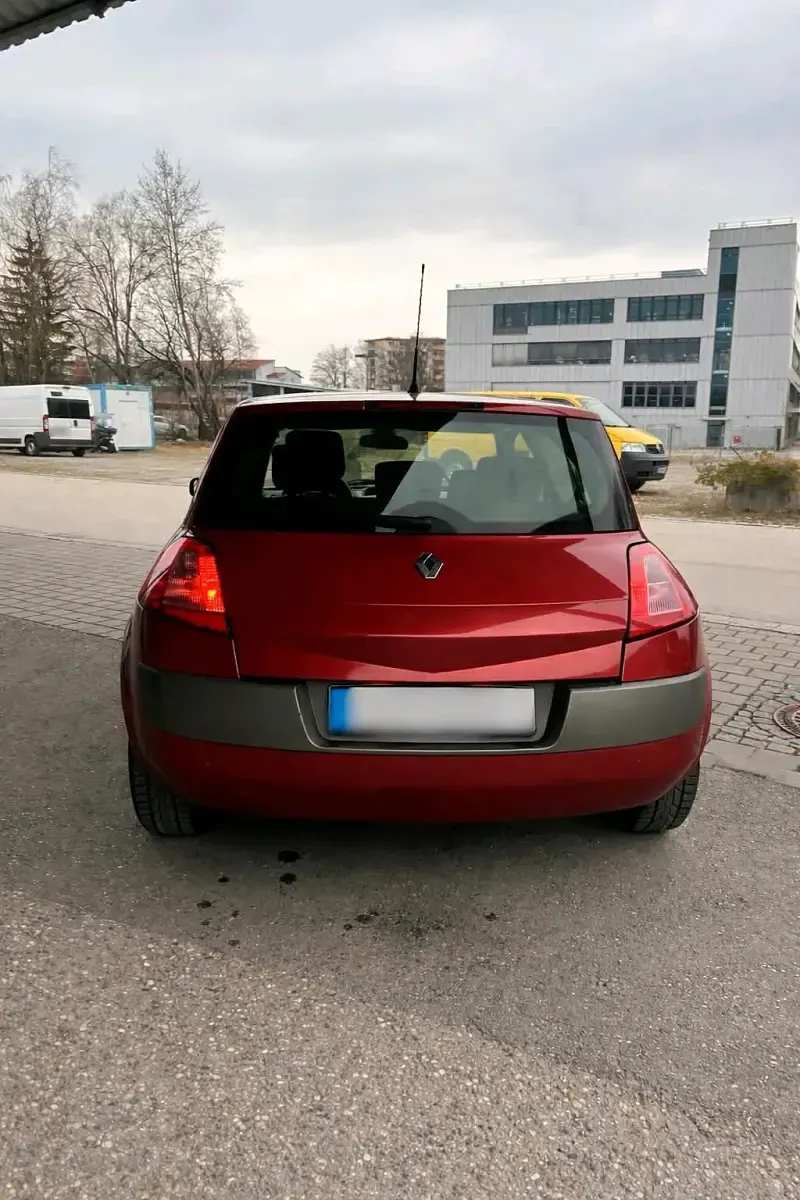 Używany Renault Mégane 95 KM (69 kW) 2004 Czerwony Hatchback