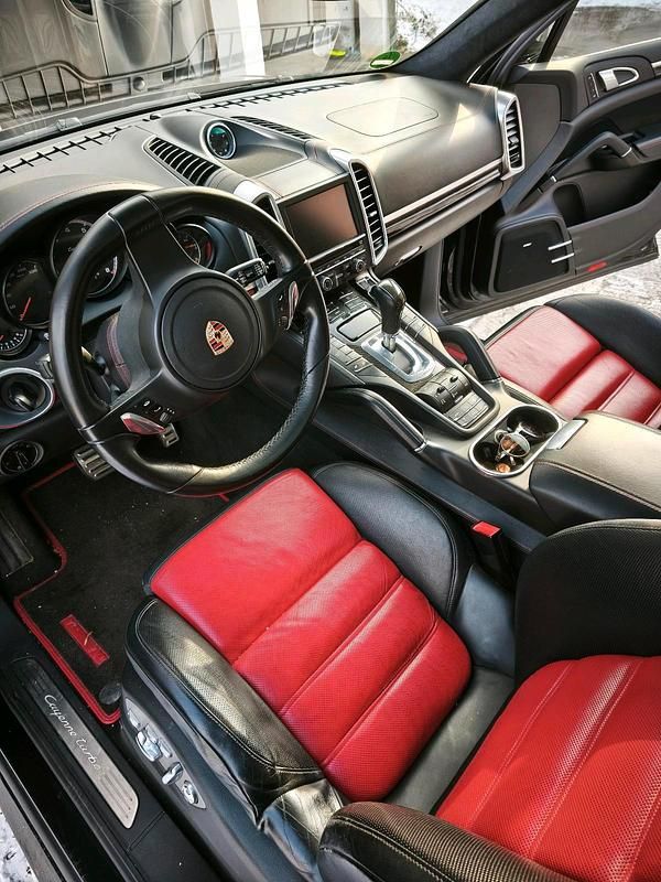 Schwarz Gebraucht 2011 Porsche Cayenne Turbo SUV | 24.500 € (Fairer Preis) - Bild 1/4