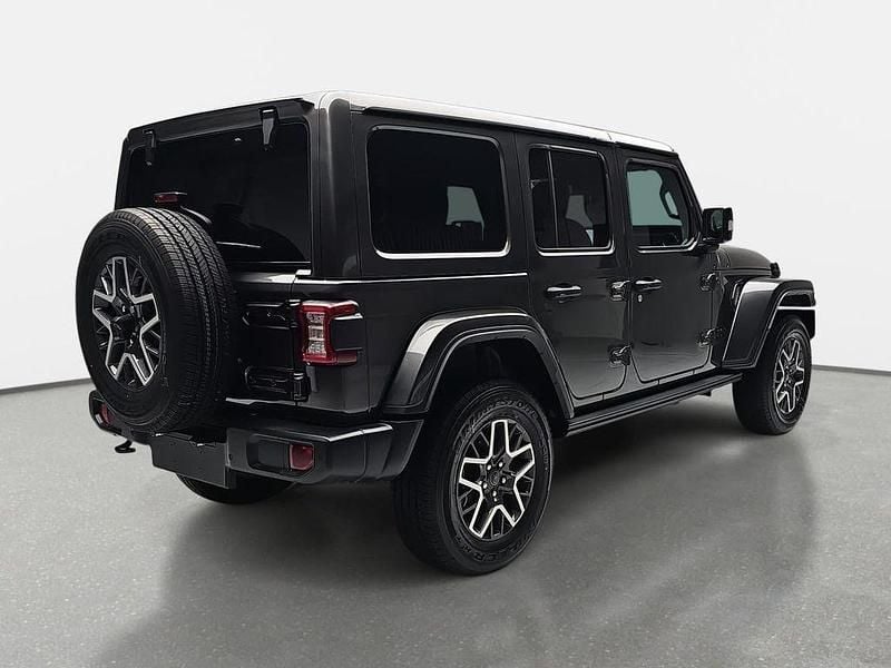 Neu Jeep Wrangler Sahara 272 PS (200 kW) 2026 Granite crystal SUV