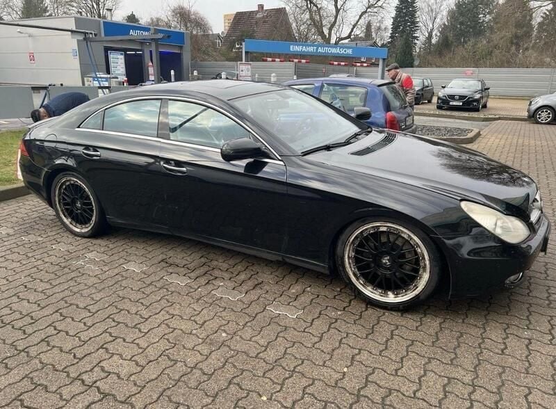 Schwarz Gebraucht 2008 Mercedes CLS320 Coupé | 2.650 € - Bild 1/4