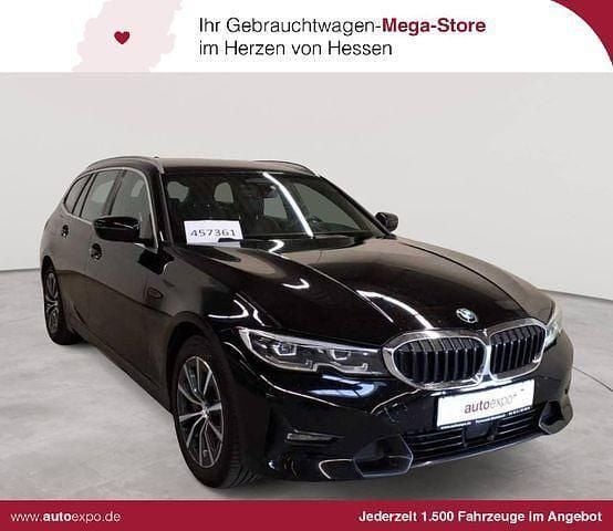 Schwarz Gebraucht 2021 BMW 330e Sport Line Kombi | 21.790 € (Guter Preis) - Bild 1/4