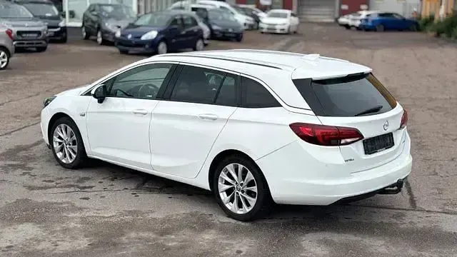 Gebraucht Opel Astra Dynamic 136 PS (100 kW) 2017 Schneeweiss/summitwhite/arctic Kombi
