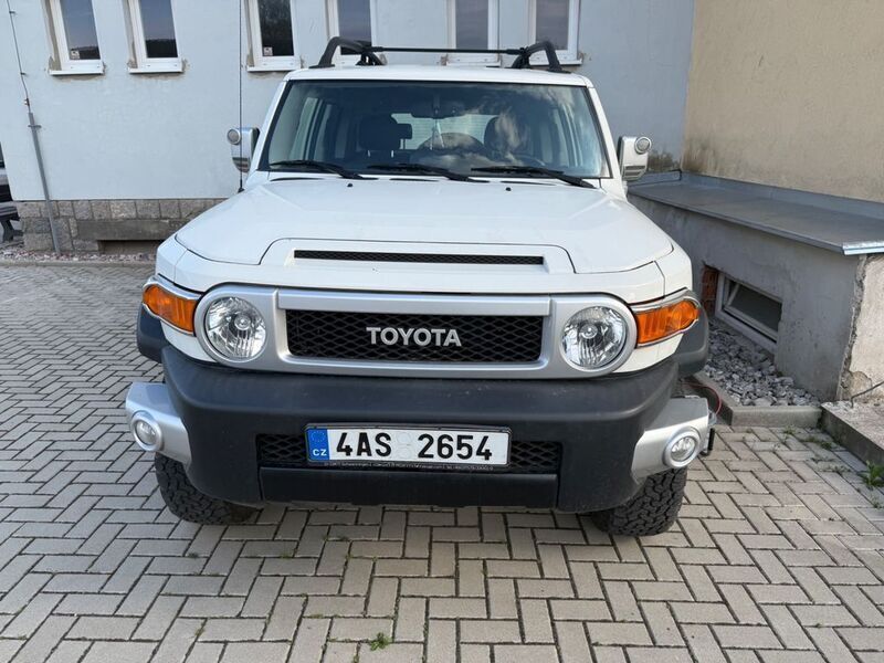 Weiß Gebraucht 2016 Toyota FJ SUV | 39.990 € - Bild 1/4