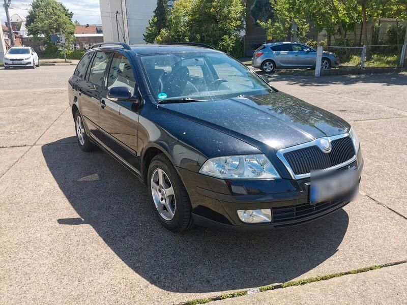 Schwarz Gebraucht 2005 Skoda Octavia Kombi | 1.699 € (Fairer Preis) - Bild 1/4