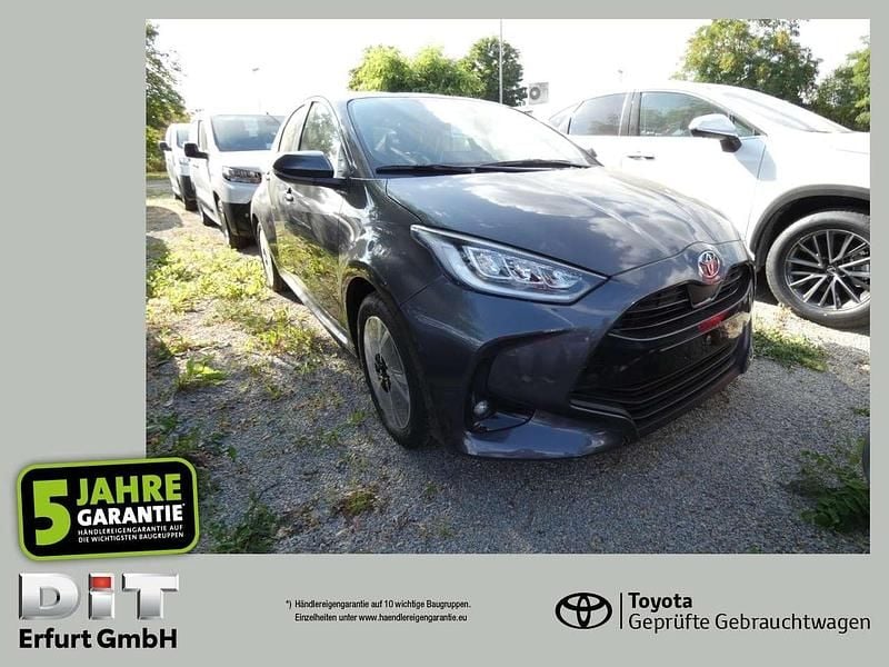 Grey metallic Neu 2025 Toyota Yaris Hybrid Kleinwagen | 24.290 € (Fairer Preis) - Bild 1/4