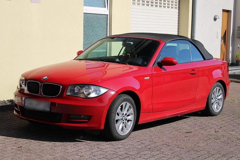 Rot Gebraucht 2009 BMW 118 Cabriolet Advantage Cabrio | 5.490 € (Guter Preis) - Bild 1/4