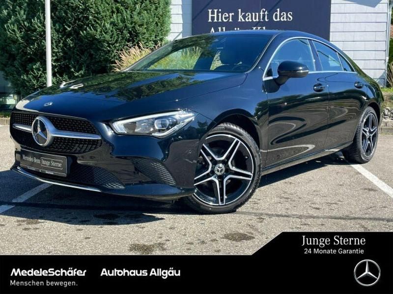 Lack kosmosschwarz Gebraucht 2022 Mercedes CLA180 Progressive Limousine | 29.189 € (Fairer Preis) - Bild 1/4
