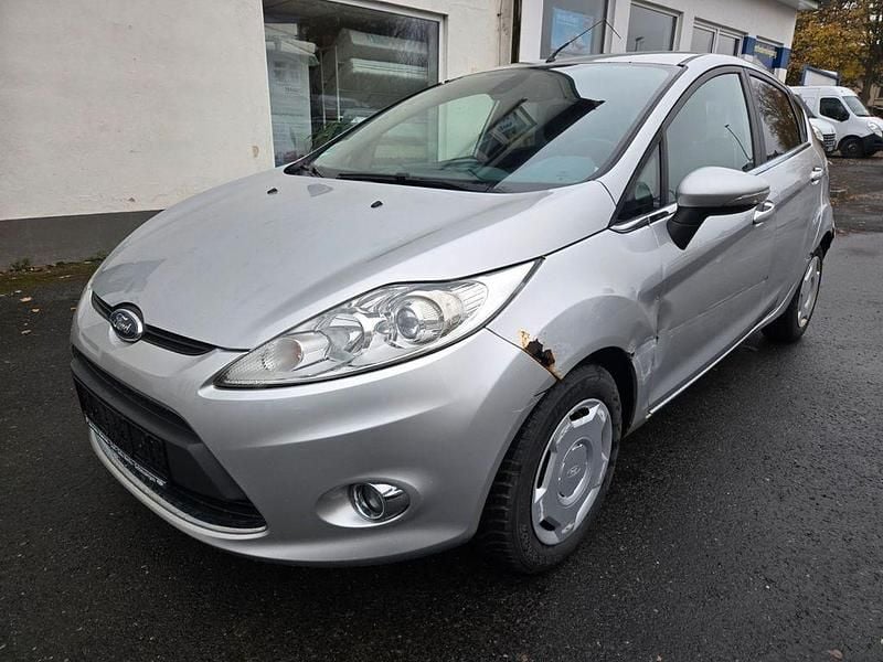 Gebraucht Ford Fiesta Trend 95 PS (69 kW) 2011 Silber Limousine