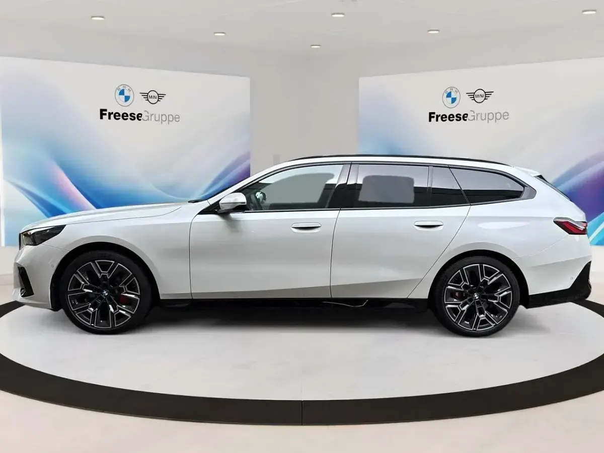 Gebraucht BMW 540 M Sport 303 PS (222 kW) 2025 Weiß Kombi